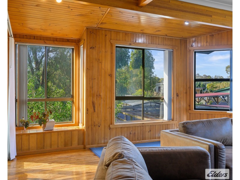11 Elfrida Avenue, Sisters Beach TAS 7321
