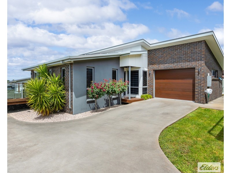 2/7 Lorrie Place, Park Grove TAS 7320
