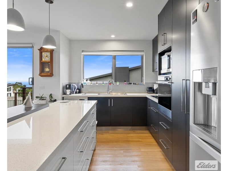 2/7 Lorrie Place, Park Grove TAS 7320