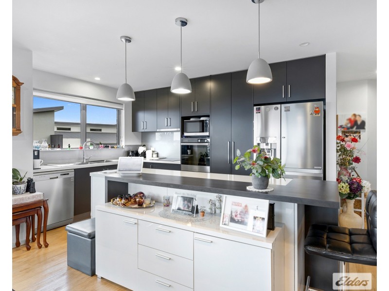 2/7 Lorrie Place, Park Grove TAS 7320