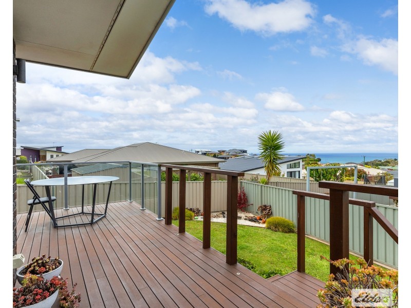 2/7 Lorrie Place, Park Grove TAS 7320