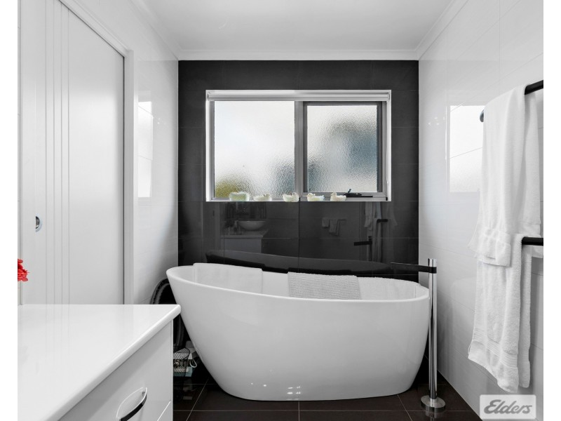 2/7 Lorrie Place, Park Grove TAS 7320