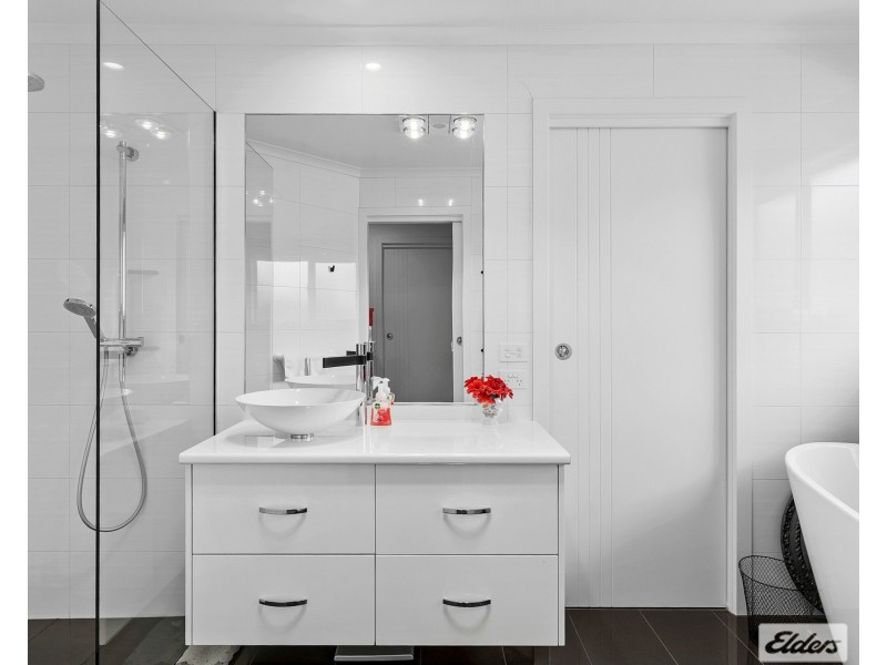 2/7 Lorrie Place, Park Grove TAS 7320