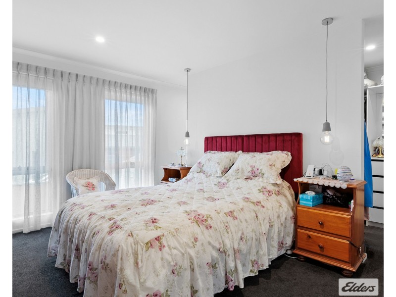 2/7 Lorrie Place, Park Grove TAS 7320