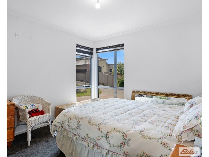 2/7 Lorrie Place, Park Grove TAS 7320