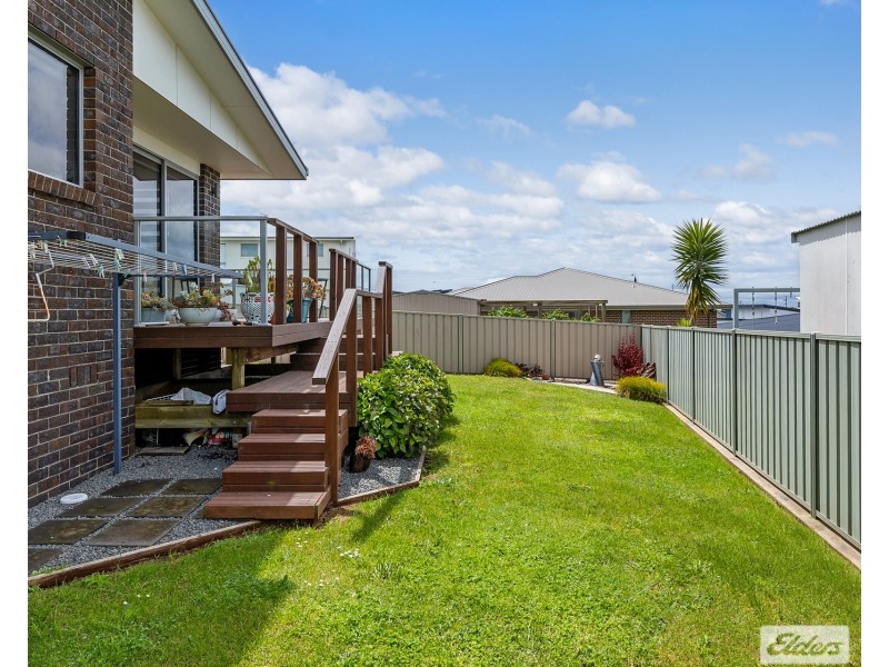 2/7 Lorrie Place, Park Grove TAS 7320