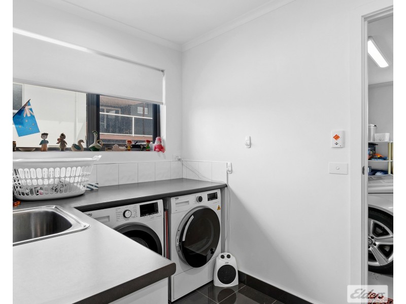 2/7 Lorrie Place, Park Grove TAS 7320