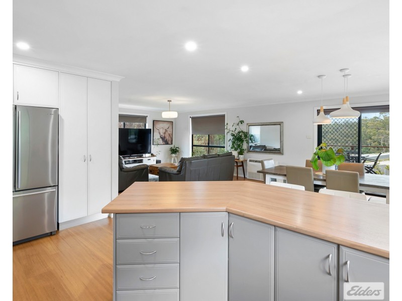 11 Heather Crescent, Park Grove TAS 7320