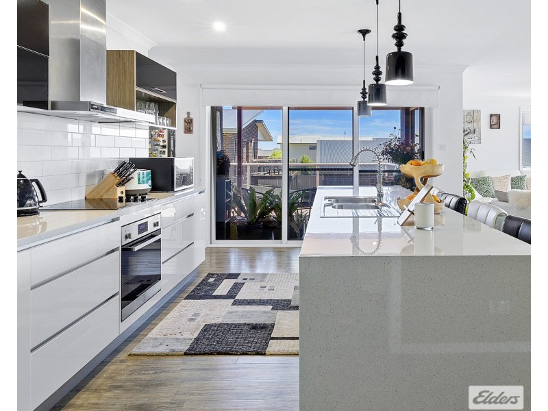 11 Lorrie Place, Park Grove TAS 7320