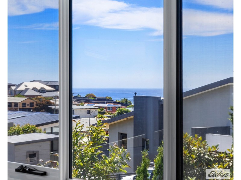 11 Lorrie Place, Park Grove TAS 7320