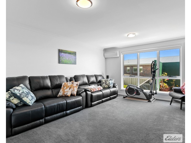11 Lorrie Place, Park Grove TAS 7320