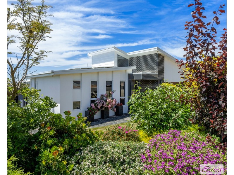 11 Lorrie Place, Park Grove TAS 7320