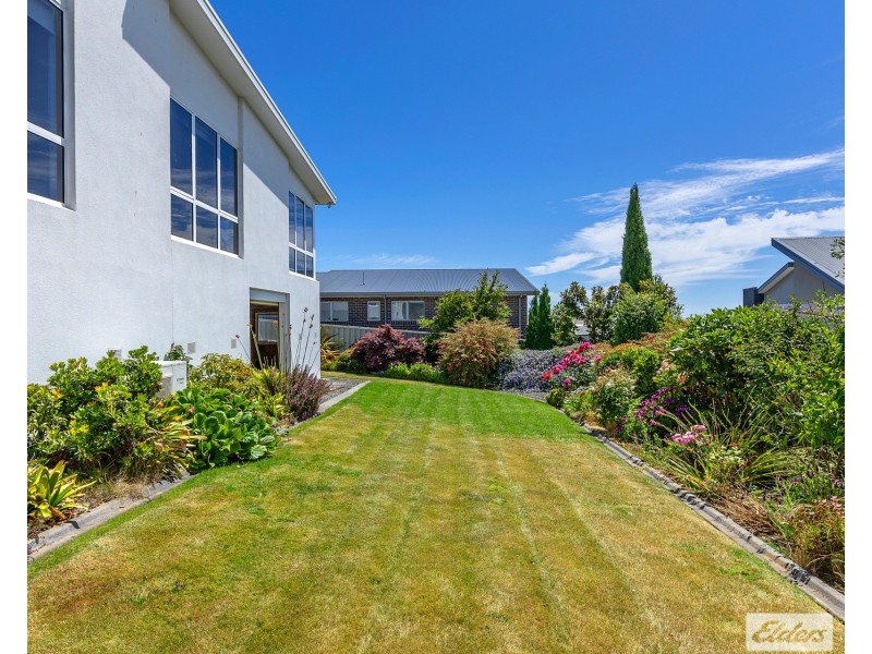 11 Lorrie Place, Park Grove TAS 7320