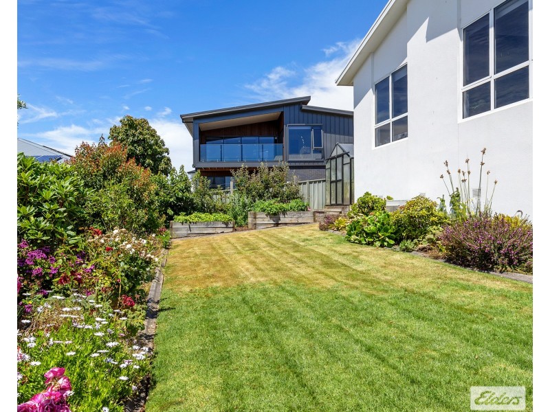 11 Lorrie Place, Park Grove TAS 7320