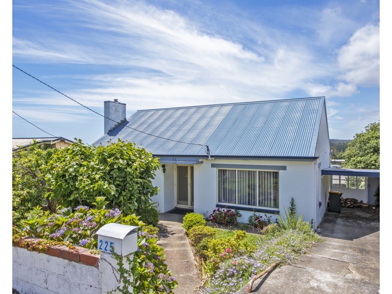 225 Mount Street, Upper Burnie TAS 7320