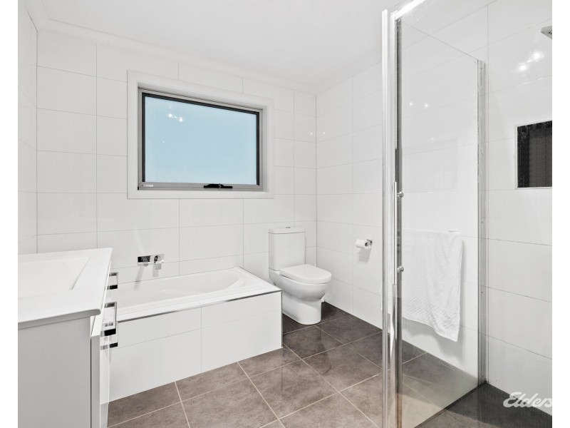2/23 Platinum Drive, Park Grove TAS 7320