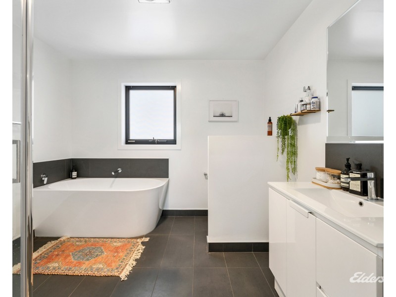 31 Paraka Street, Parklands TAS 7320