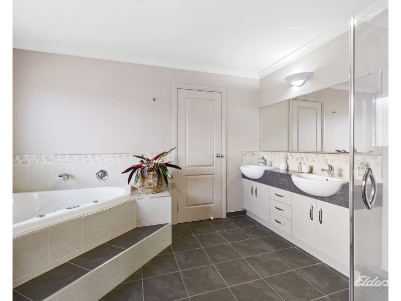 8 Dowling Drive, Romaine TAS 7320