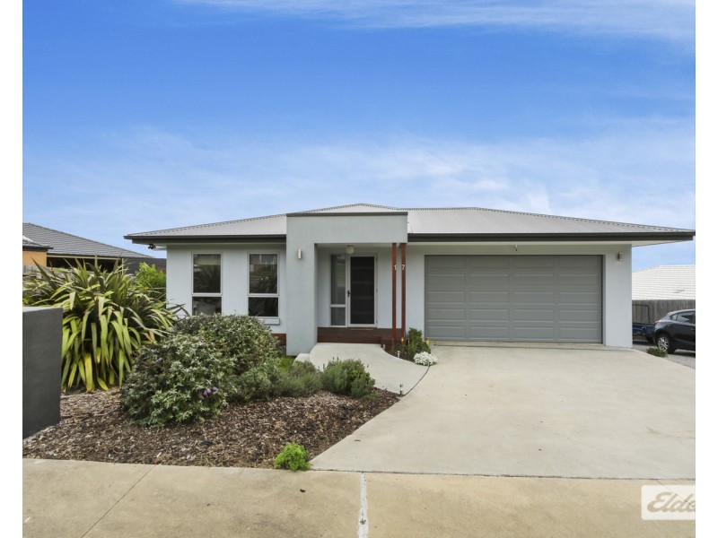 17 Lawson Drive, Lakes Entrance VIC 3909
