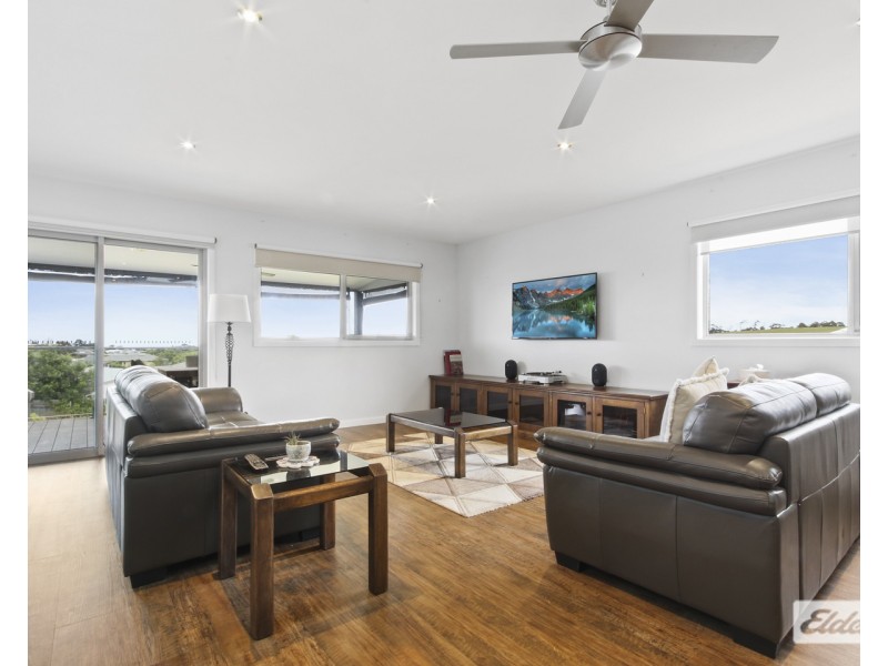 17 Lawson Drive, Lakes Entrance VIC 3909