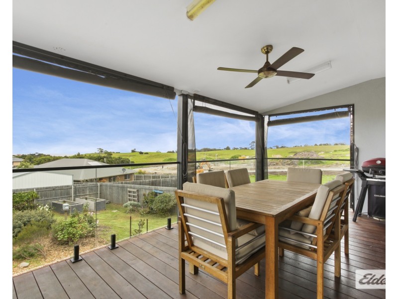 17 Lawson Drive, Lakes Entrance VIC 3909