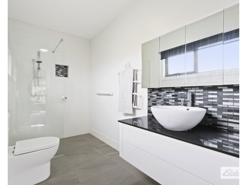 17 Lawson Drive, Lakes Entrance VIC 3909