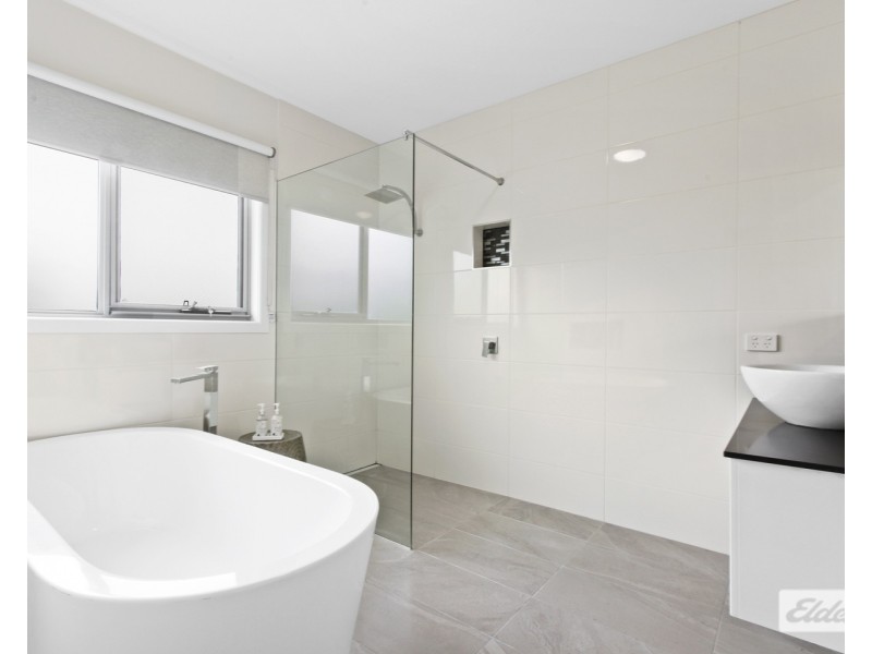 17 Lawson Drive, Lakes Entrance VIC 3909