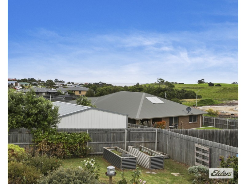 17 Lawson Drive, Lakes Entrance VIC 3909
