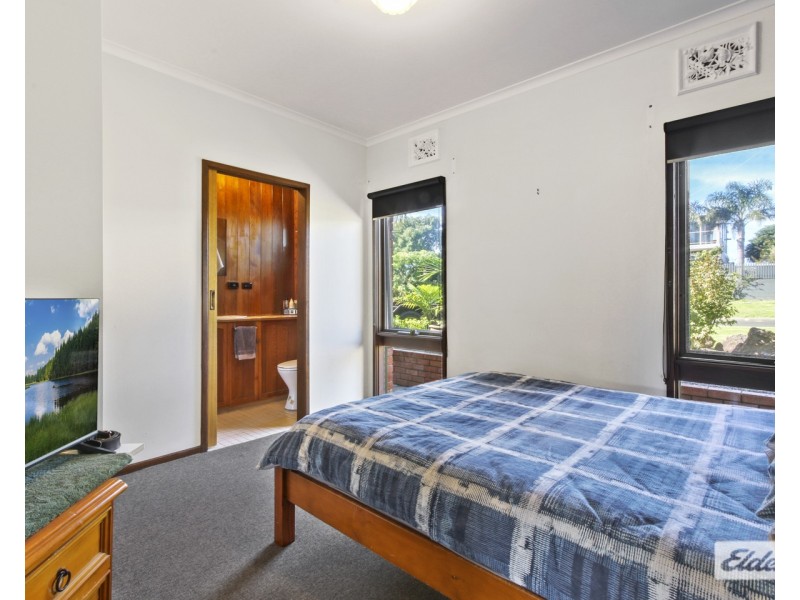 25 Abalone Avenue, Lakes Entrance VIC 3909