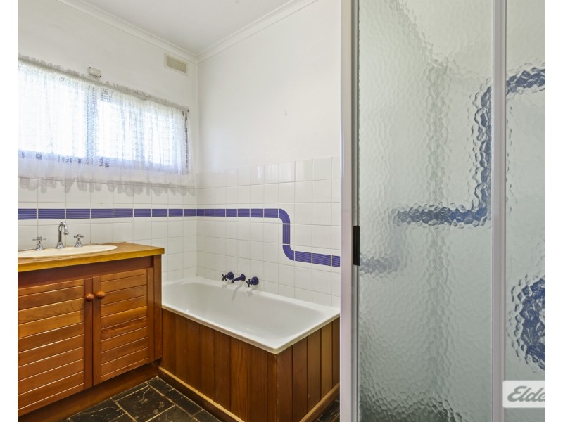 25 Abalone Avenue, Lakes Entrance VIC 3909