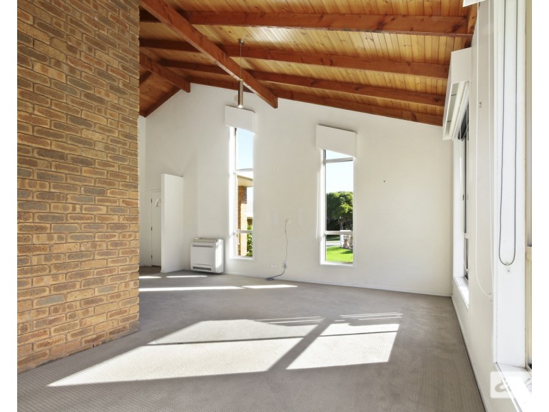 18 Morkham Court, Lakes Entrance VIC 3909