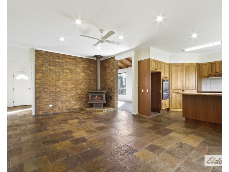 18 Morkham Court, Lakes Entrance VIC 3909