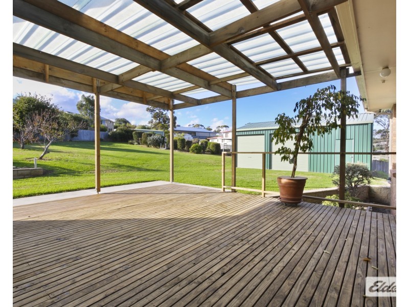 18 Morkham Court, Lakes Entrance VIC 3909