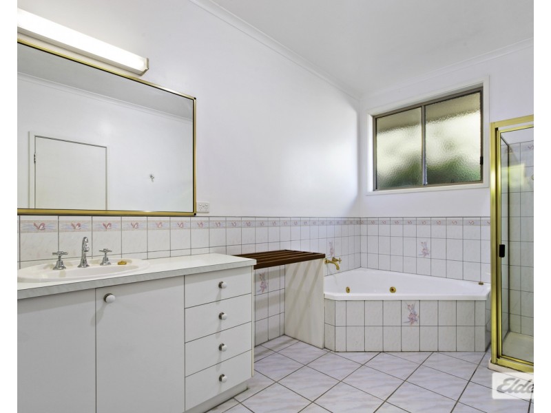 18 Morkham Court, Lakes Entrance VIC 3909