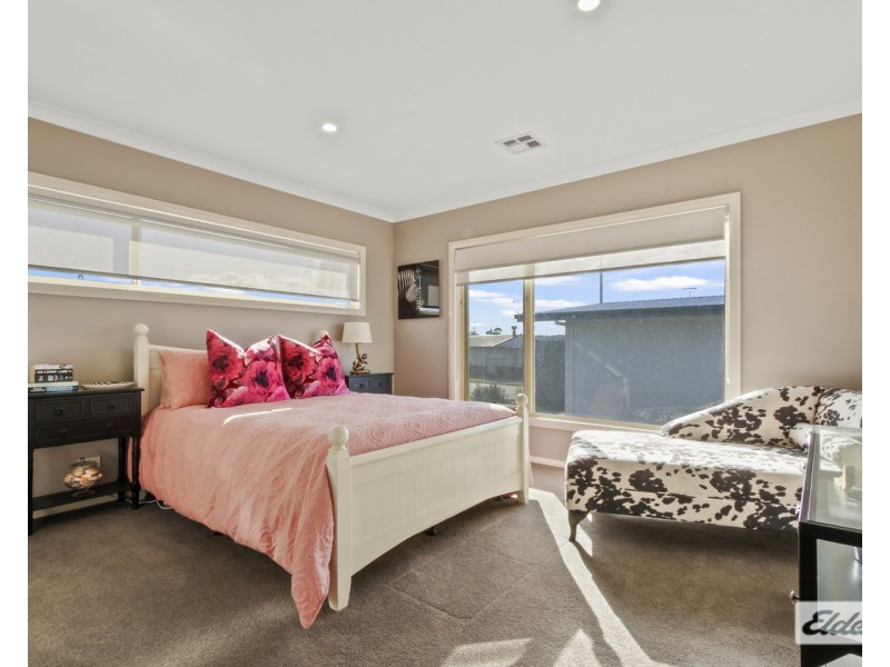 30 Mechanics Street, Lakes Entrance VIC 3909