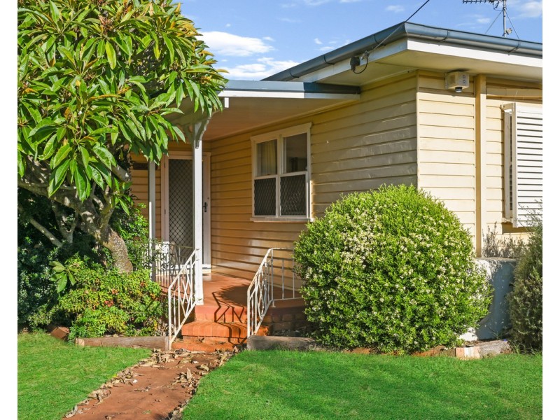 98 Drayton Road, Harristown QLD 4350