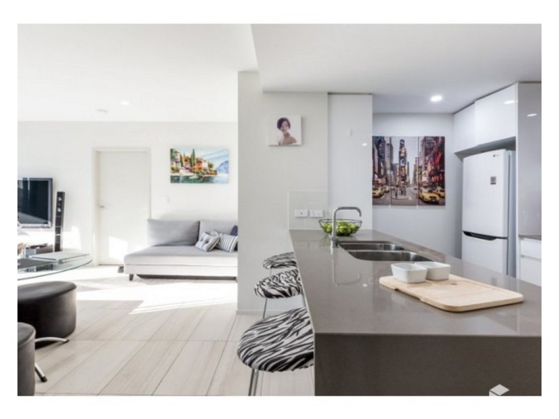 511/8 Hunt Street, Hamilton QLD 4007