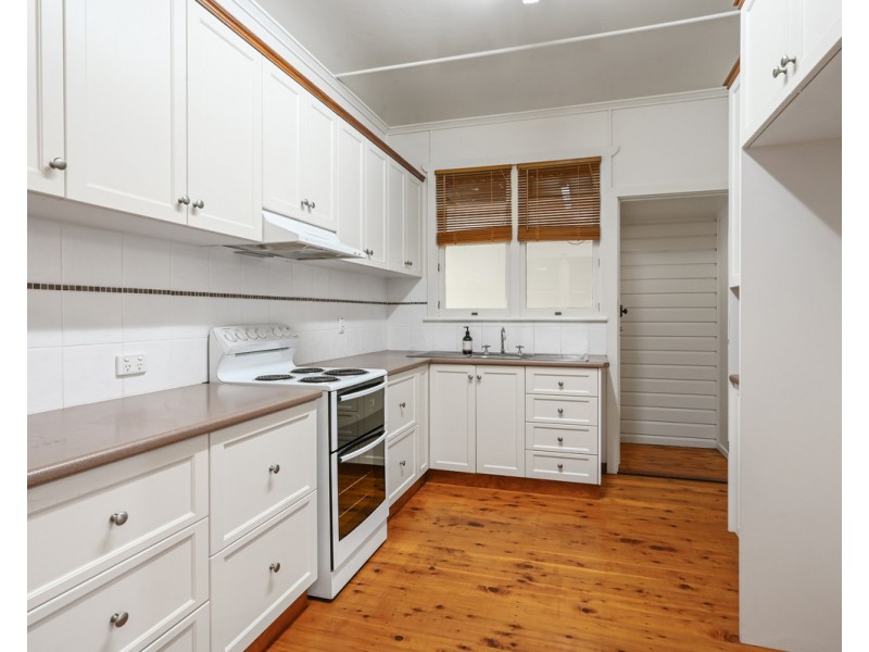98 Drayton Road, Harristown QLD 4350