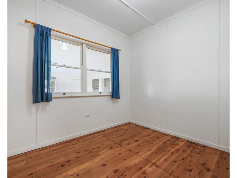 98 Drayton Road, Harristown QLD 4350