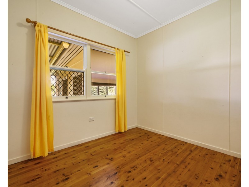 98 Drayton Road, Harristown QLD 4350