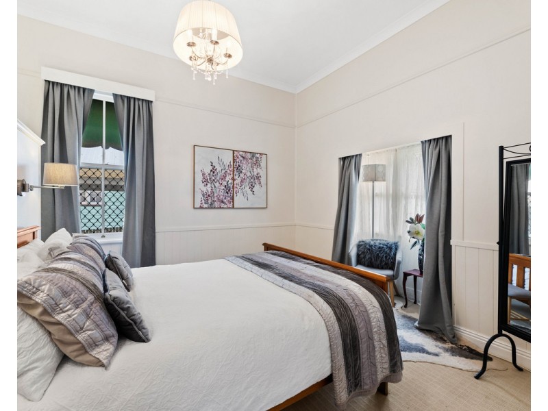 102 Bridge Street, East Toowoomba QLD 4350