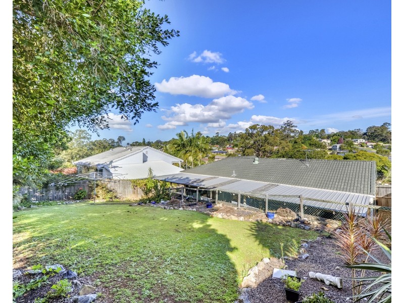 55 Grove Road, Edens Landing QLD 4207