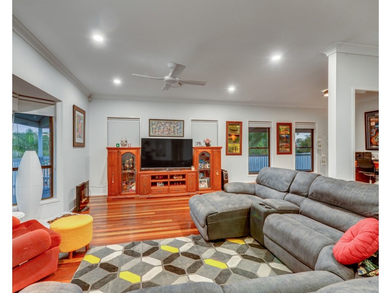 6 Private Court, Edens Landing QLD 4207