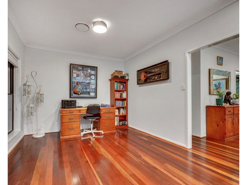 6 Private Court, Edens Landing QLD 4207