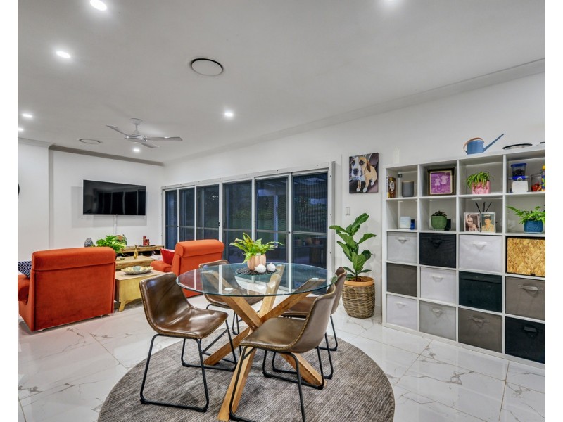 6 Private Court, Edens Landing QLD 4207