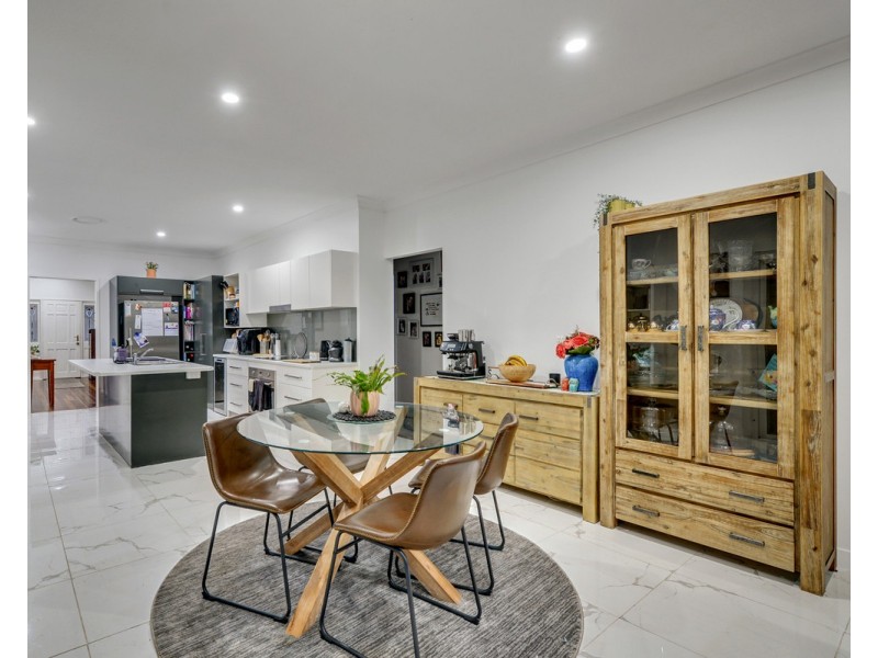 6 Private Court, Edens Landing QLD 4207