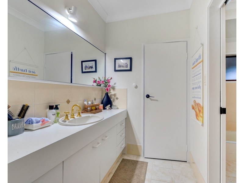 6 Private Court, Edens Landing QLD 4207