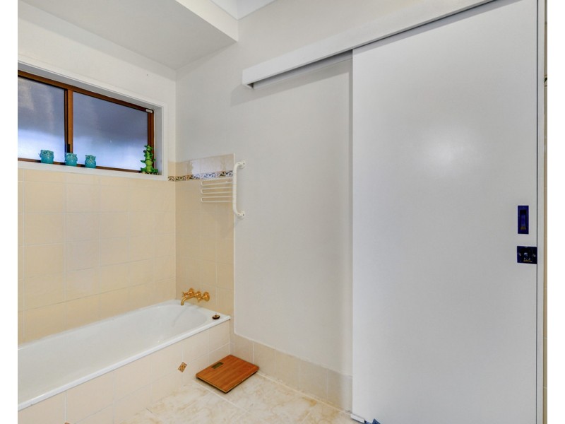 6 Private Court, Edens Landing QLD 4207