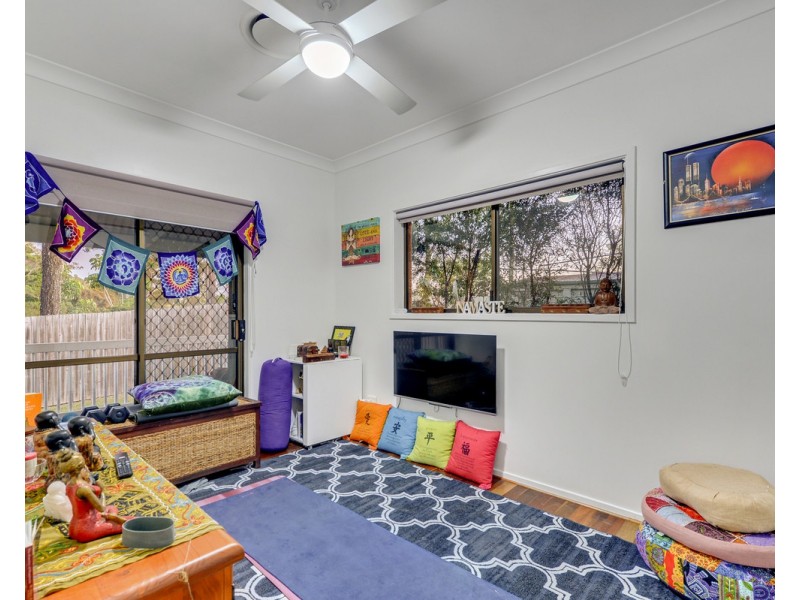 6 Private Court, Edens Landing QLD 4207