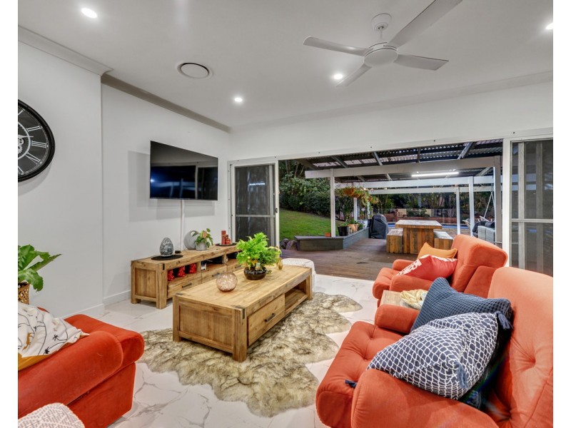 6 Private Court, Edens Landing QLD 4207